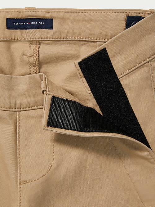 Tommy Hilfiger Adaptive Seated Fit Stretch Chinos Fantje Hlače Kaki | TH143JHN